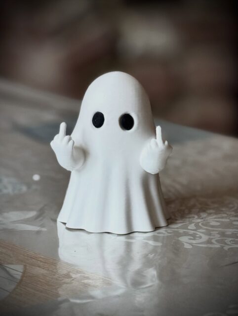 👻 Ils disent que les fantômes font peur… Les nôtres ont surtout un message à faire passer. 🖕

Imprimés en 3D avec une bonne dose d’humour, ces petits esprits sont parfaits pour décorer un bureau, une étagère ou faire passer un message… sans dire un mot. 😏

Lequel est ton préféré ?
👻 Le solo insolent ?
👻 Le fantôme aux manches longues ?
👻 Ou le duo qui règle ses comptes ?

Disponible chez REprint3D ! 💛
📩 Envie d’une couleur ou d’un modèle personnalisé ? Envoie-nous un message.